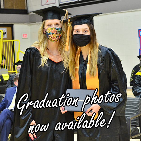 A photo of the 2021 Graduation photo availability.